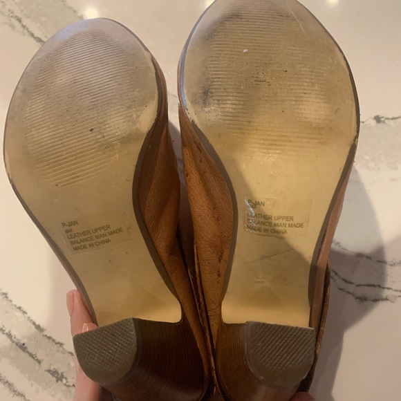 Steve Madden Camel Colored Leather Booties 8 EUC - Picture 5 of 7